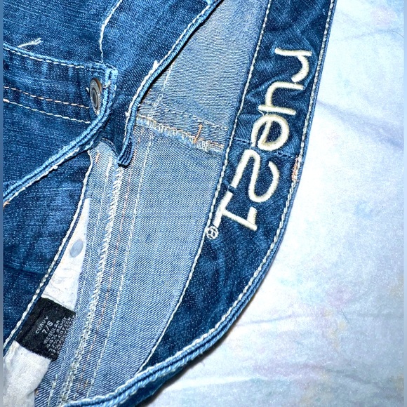 Rue 21 Faded Jeans - Picture 3 of 3